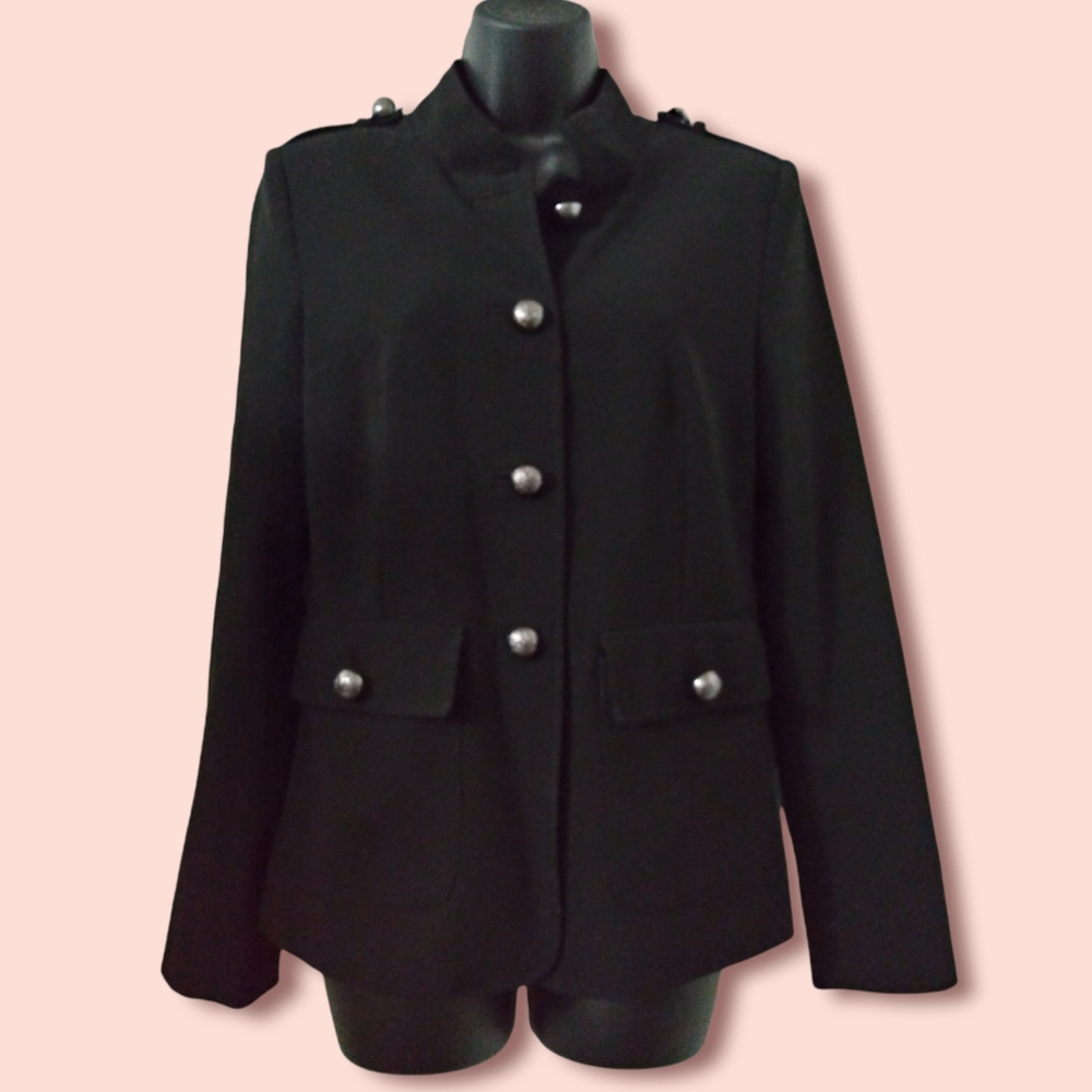 Vince Camuto Sz. 6 Black Short fitted waist blazer.